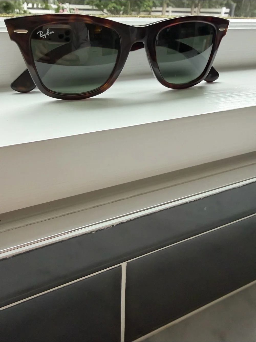 Ray-Ban image shows